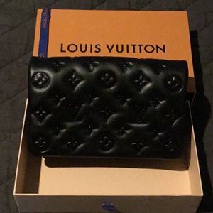 LOUIS VUITTON Pochette Coussin